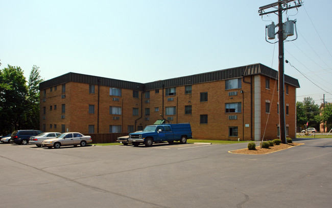 Montgomery House in Gaithersburg, MD - Foto de edificio - Building Photo