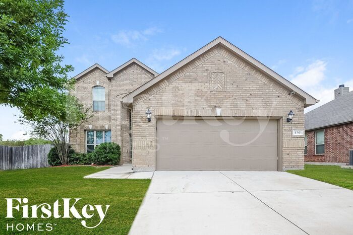 5701 Fountain Flat Dr in Fort Worth, TX - Building Photo