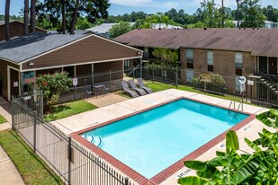 Santa Fe Trails Apartments in Huntsville, TX - Building Photo