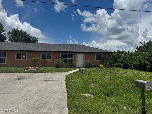743 Ivan Ave S in Lehigh Acres, FL - Building Photo - Building Photo