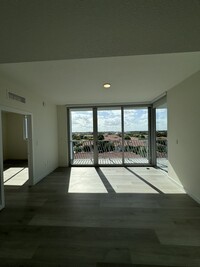 10906 NW 79th St, Unit C1 in Miami, FL - Foto de edificio - Building Photo