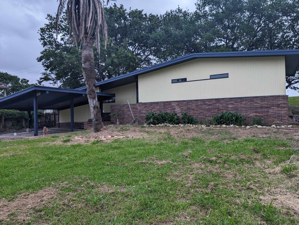 4600 Lakeshore Dr in Port Arthur, TX - Building Photo