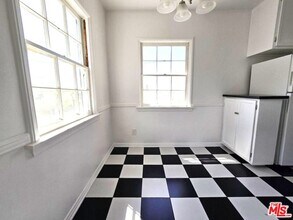10360 1/2 Ashton Ave in Los Angeles, CA - Building Photo - Building Photo