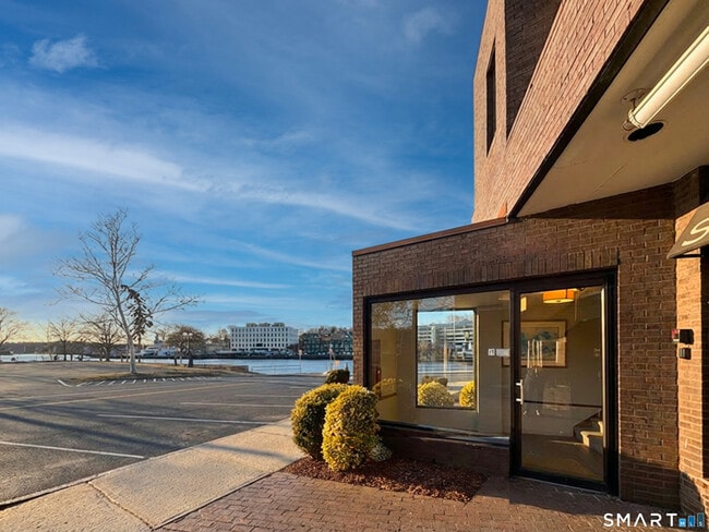 14 Post Rd E in Westport, CT - Building Photo - Building Photo