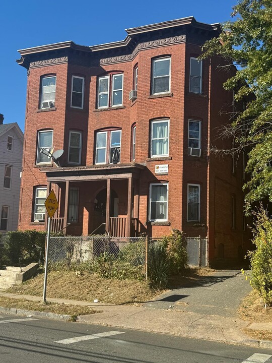 168 Bond St in Hartford, CT - Foto de edificio