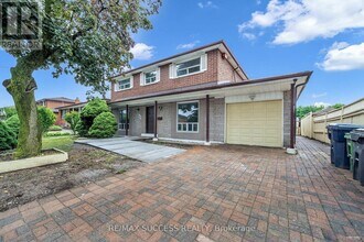 15 Killamarsh Dr in Toronto, ON - Building Photo - Building Photo