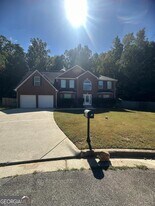 1901 Boulder Gate Dr in Ellenwood, GA - Building Photo