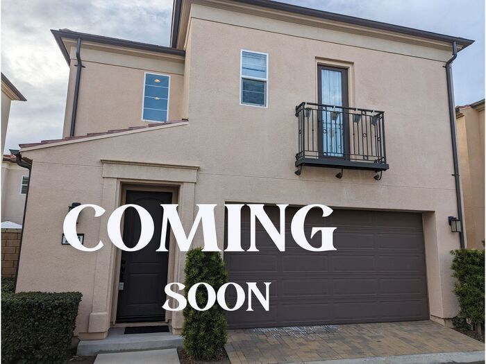 21960 Moveo Dr in Santa Clarita, CA - Building Photo