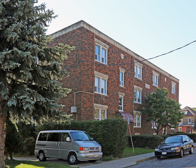 99-101 Connaught Ave S in Hamilton, ON - Building Photo - Building Photo