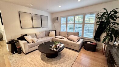 645 Westmount Dr, Unit 211 in West Hollywood, CA - Foto de edificio - Building Photo