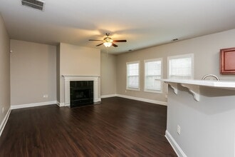 5941 Apple Grove Rd NE in Buford, GA - Foto de edificio - Building Photo