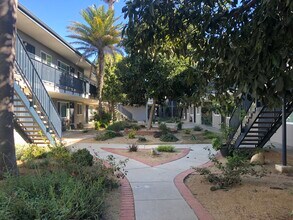 Chateau Woodland Manor in Ventura, CA - Building Photo - Building Photo