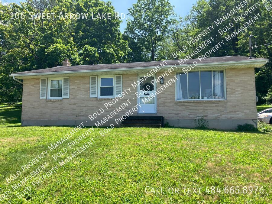 106 Sweet Arrow Lake Rd in Schuylkill Haven, PA - Building Photo