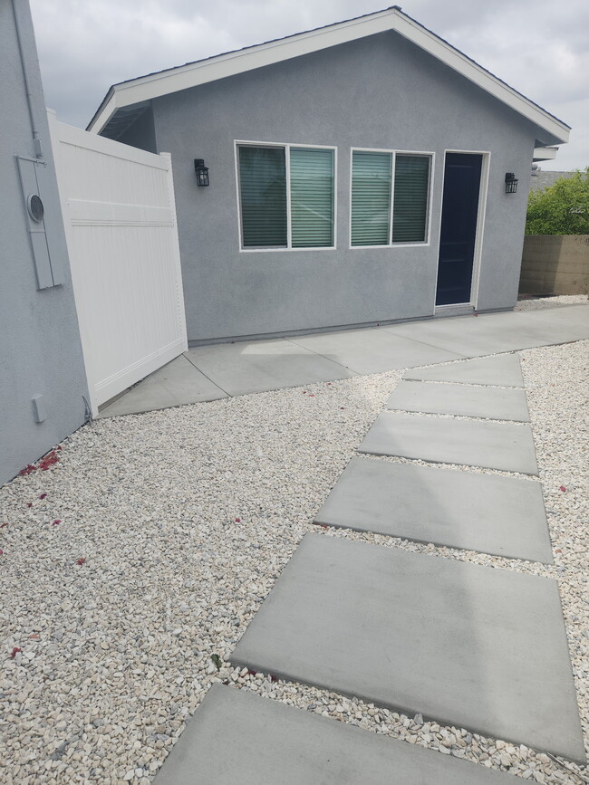 7431 Warren Cir