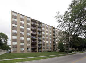 Victoria Apartments in Burlington, ON - Building Photo - Building Photo