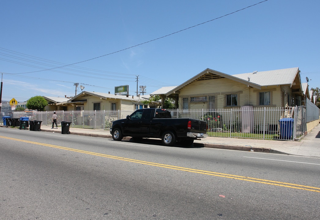 1064 N Normandie Ave in Los Angeles, CA - Building Photo