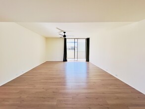 251 E La Verne Way in Palm Springs, CA - Building Photo - Building Photo