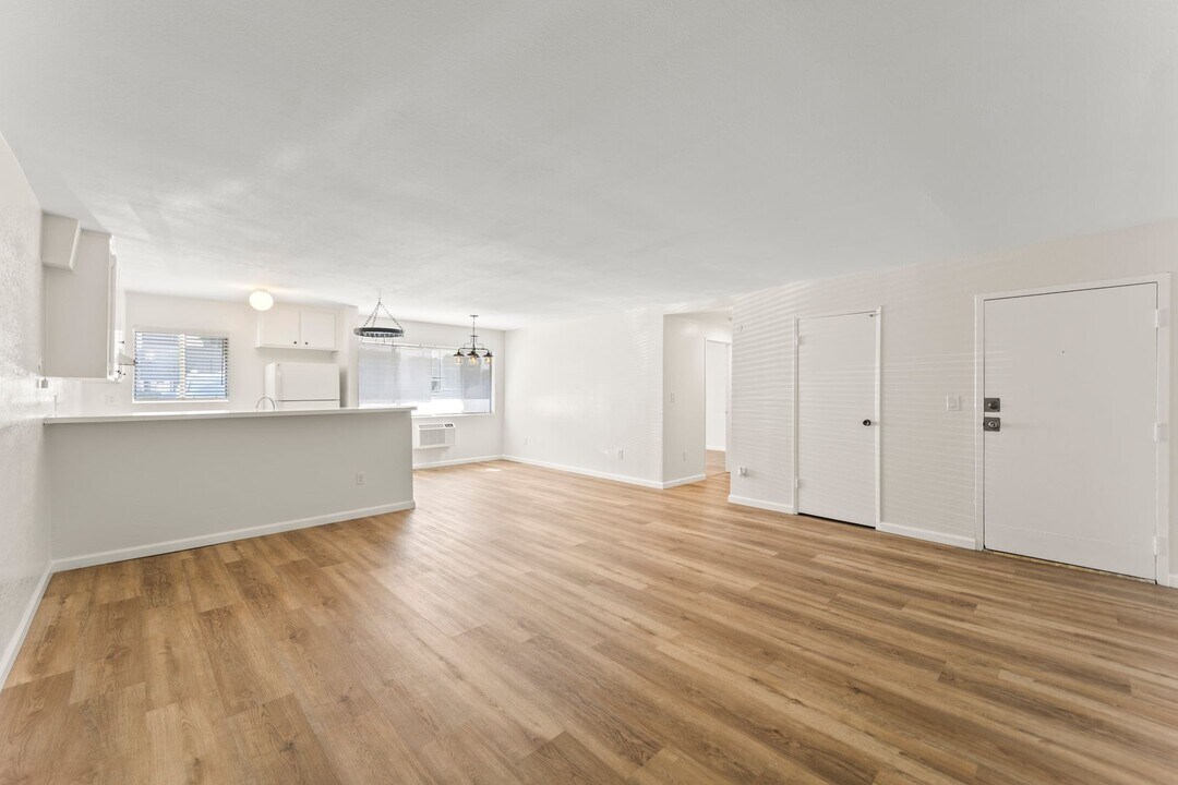 18530 Hatteras St in Los Angeles, CA - Foto de edificio