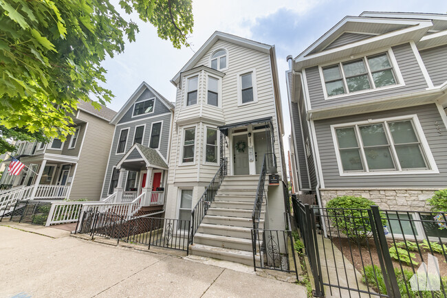 2251 W Melrose St, Unit 1 in Chicago, IL - Building Photo - Building Photo
