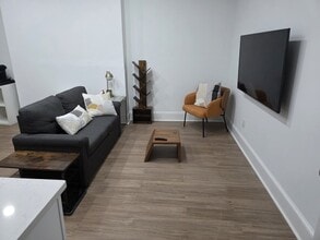 313 N 37th St, Unit A in Philadelphia, PA - Foto de edificio - Building Photo