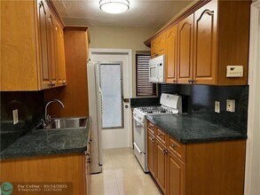 636 Meridian Ave in Miami Beach, FL - Building Photo - Building Photo