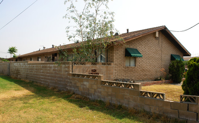 16732 Holly Dr in Fontana, CA - Building Photo - Building Photo