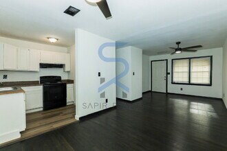 836 Bolton Rd NW in Atlanta, GA - Foto de edificio - Building Photo