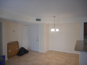 1260 Wildwood Lakes Blvd in Naples, FL - Foto de edificio - Building Photo
