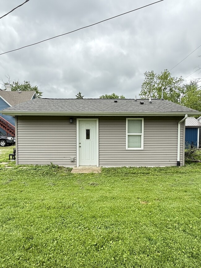 307 W Ells Ave in Champaign, IL - Building Photo - Building Photo