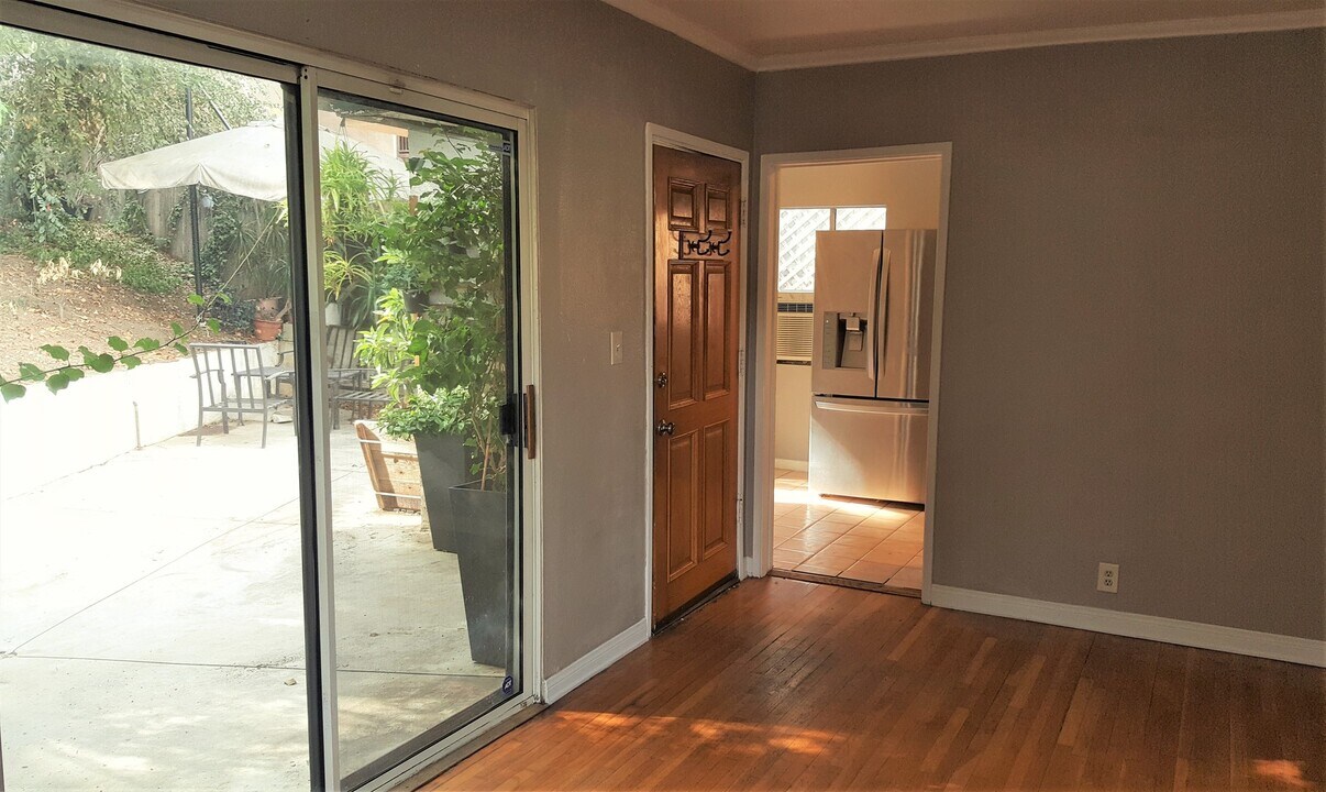 11127 Sunshine Terrace in Los Angeles, CA - Building Photo