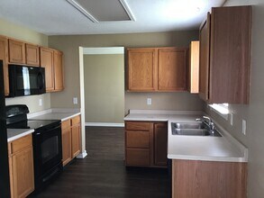 2012 Fullwood Dr in Brownsburg, IN - Foto de edificio - Building Photo