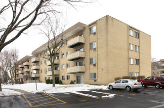 Westgate Condominiums in Mount Prospect, IL - Building Photo - Building Photo