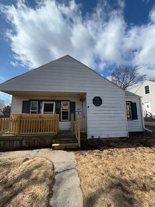 1915 Ridgeland Rd in Rockford, IL - Building Photo