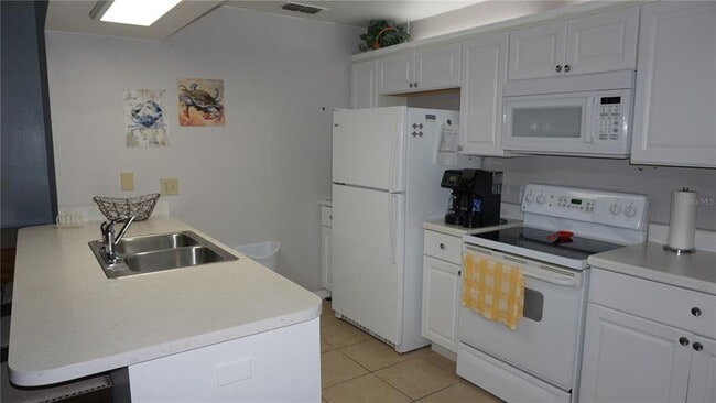 7704 Hillside Ct in Hudson, FL - Building Photo - Building Photo