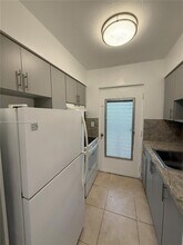 5165 W Flagler St in Coral Gables, FL - Foto de edificio - Building Photo