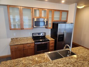 263 W Bakerview Rd, Unit 307 in Bellingham, WA - Building Photo - Building Photo