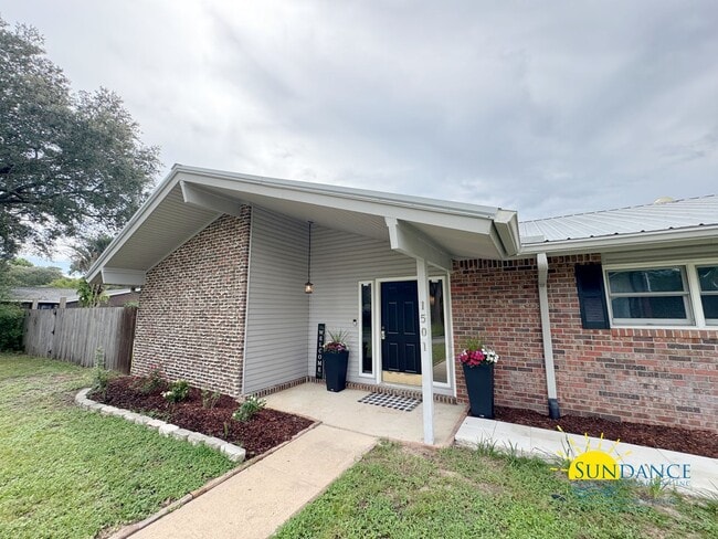 property at 1501 Royal Palm Dr