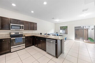 9275 W 34th Ct in Hialeah, FL - Building Photo - Building Photo