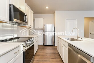 811 Pear Blossom Ct in Winston-Salem, NC - Building Photo - Building Photo