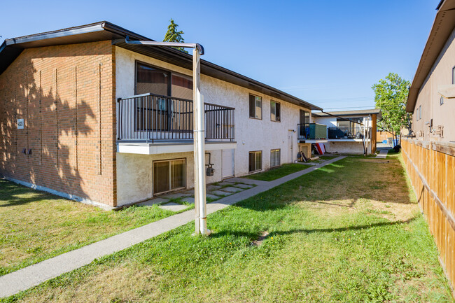 4523 73 St NW in Calgary, AB - Building Photo - Primary Photo