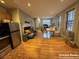 82 Phillips St, Unit #2 in Boston, MA - Building Photo