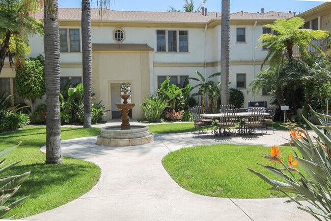 Dickens Court Apartments in Sherman Oaks, CA - Building Photo - Building Photo