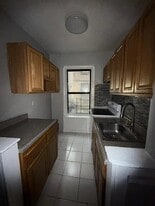 253 E 181st St, Unit 1 in Bronx, NY - Building Photo