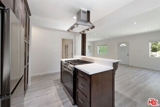 2926 S West View St in Los Angeles, CA - Building Photo - Building Photo