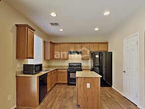 1009 Kern River Ave in Henderson, NV - Building Photo - Building Photo