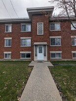 270 Curé-Poirier Boul E in Longueuil, QC - Building Photo