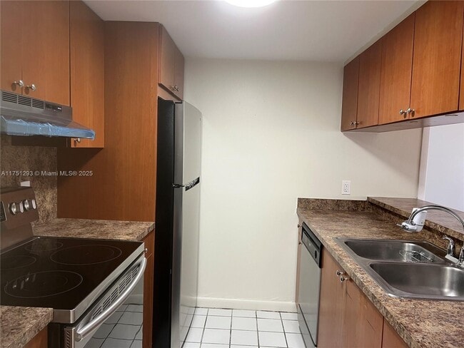 8180 Geneva Ct, Unit 326 in Doral, FL - Building Photo - Building Photo