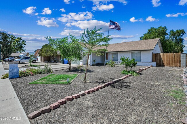 3262 W Angela Dr in Phoenix, AZ - Building Photo - Building Photo