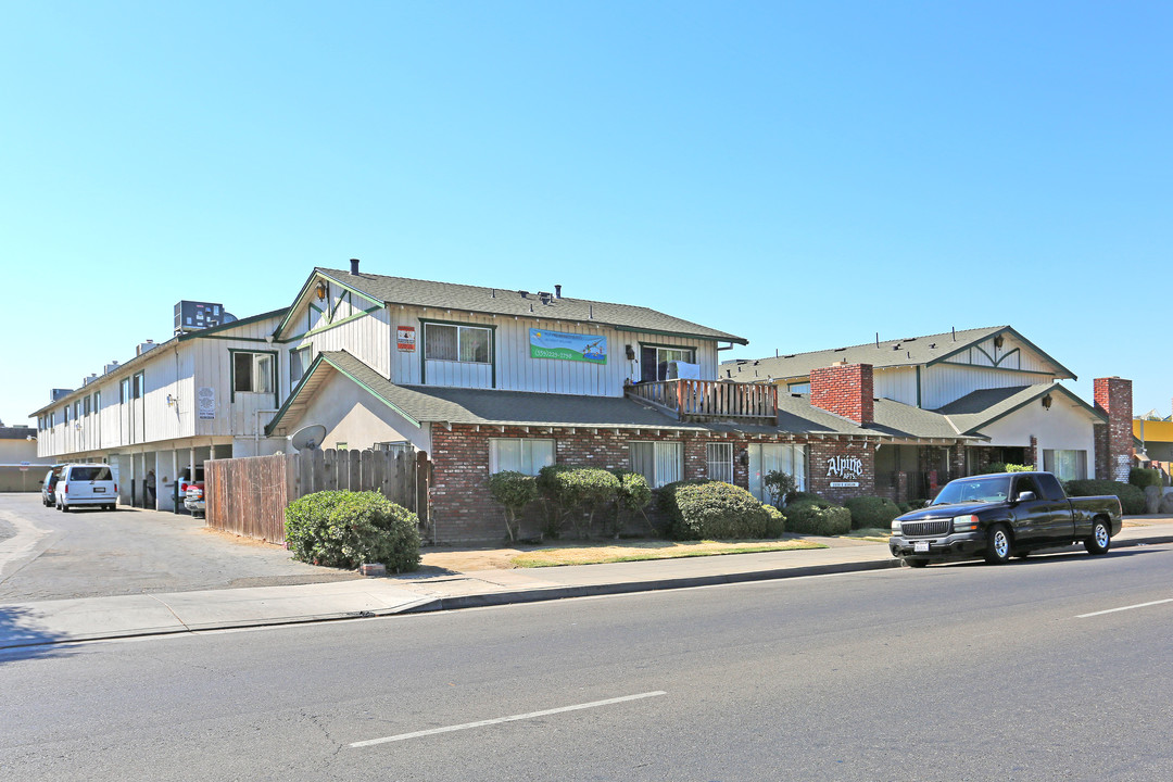 Alpine Apartments in Fresno, CA - Foto de edificio