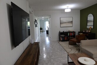 9470 Tangerine Pl in Davie, FL - Foto de edificio - Building Photo